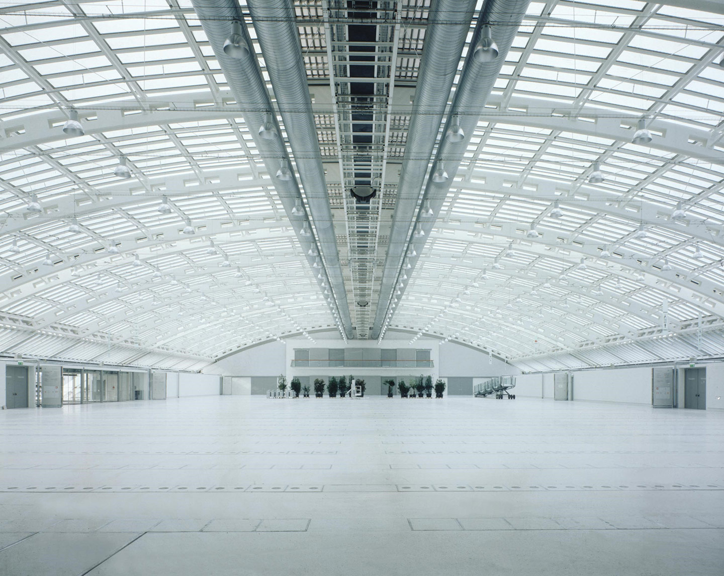 1993-design-center-linz-unsichtbarer-sonnenschutz-02