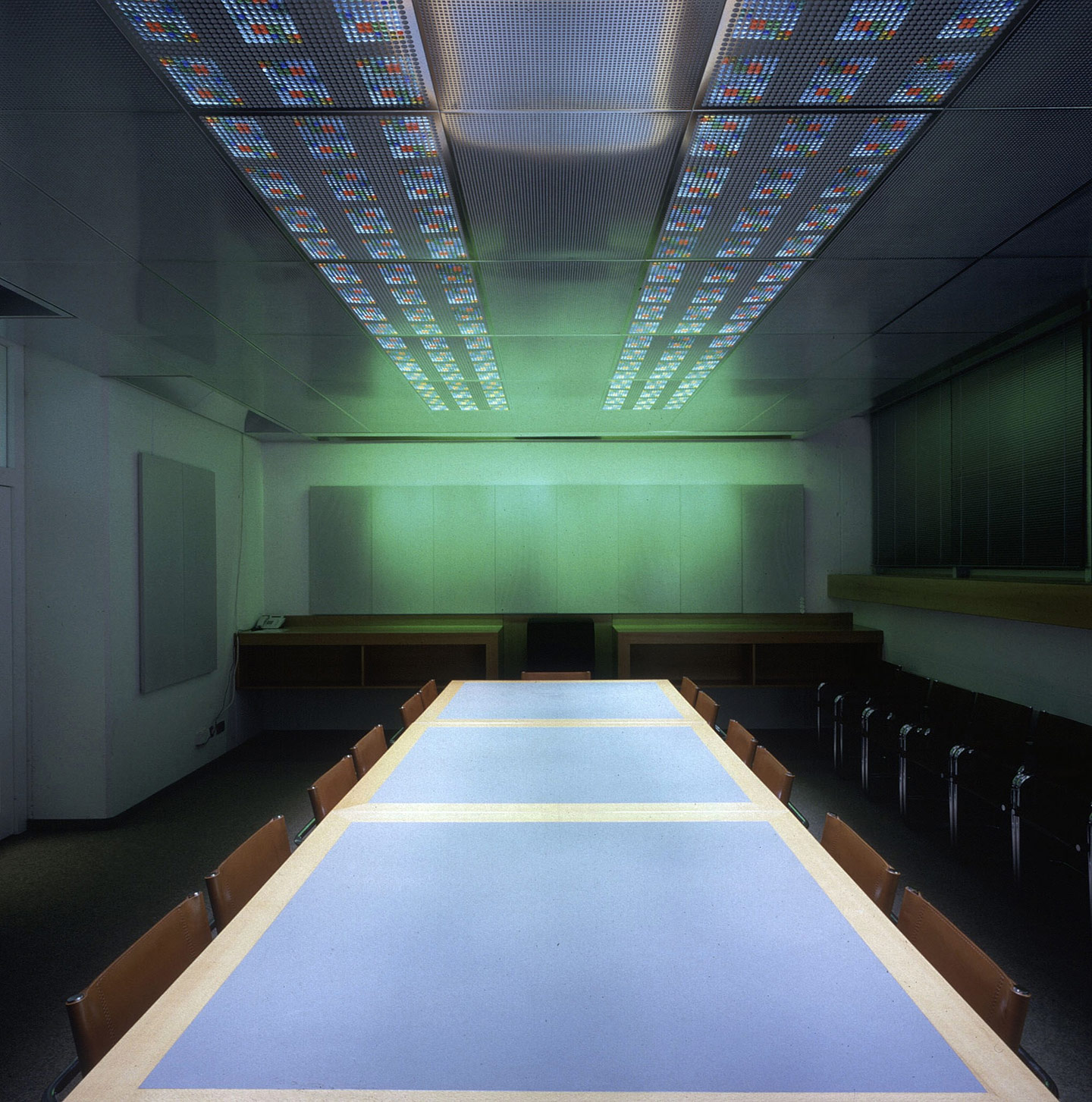 2000-weltweit-erster-led-beleuchteter-konferenzraum-bartenbach-03